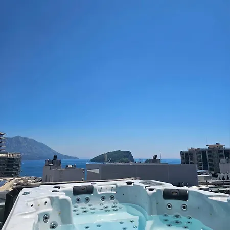 Penthouse View With Pool On Terrace! *