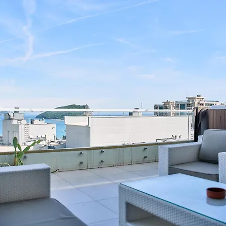 Penthouse View With Pool On Terrace! *