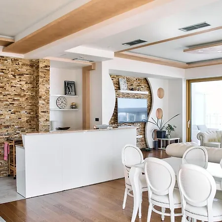 Penthouse View With Pool On Terrace! Διαμέρισμα Μπούντβα